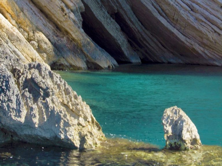 Bisevo island north cliffs