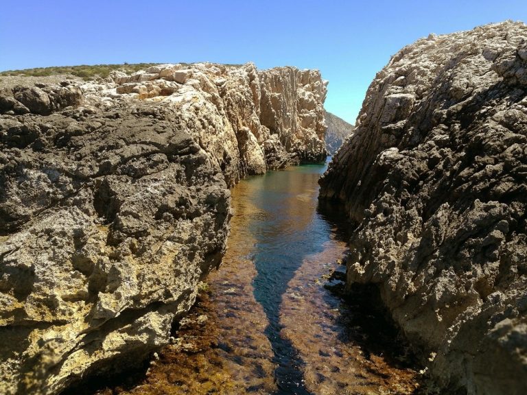 Bisevo narrow passage