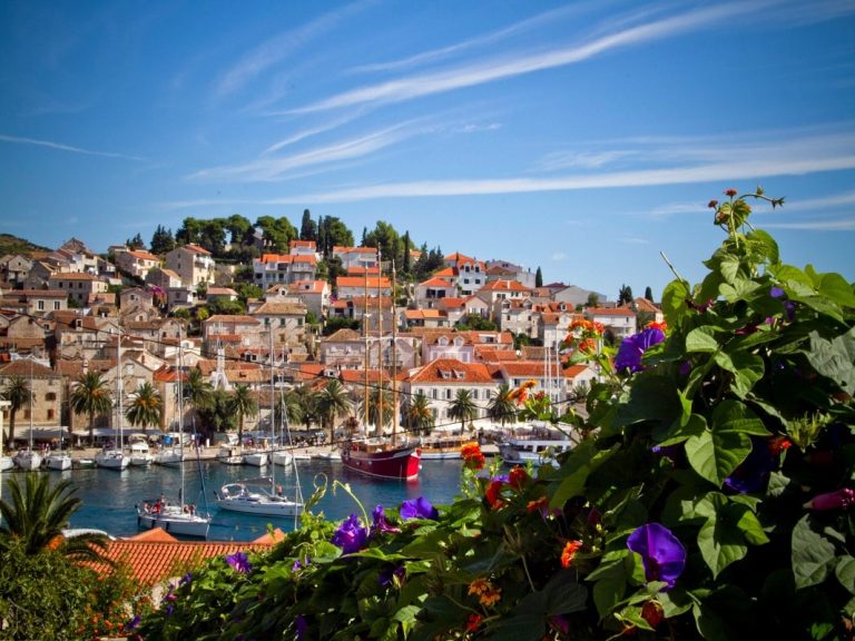 Hvar port