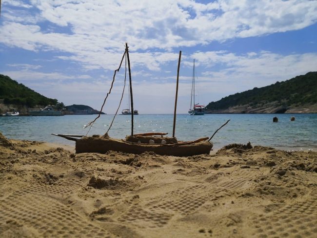 Porat bay sandy boat
