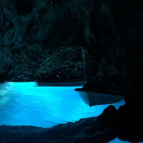 modra spilja - blue cave