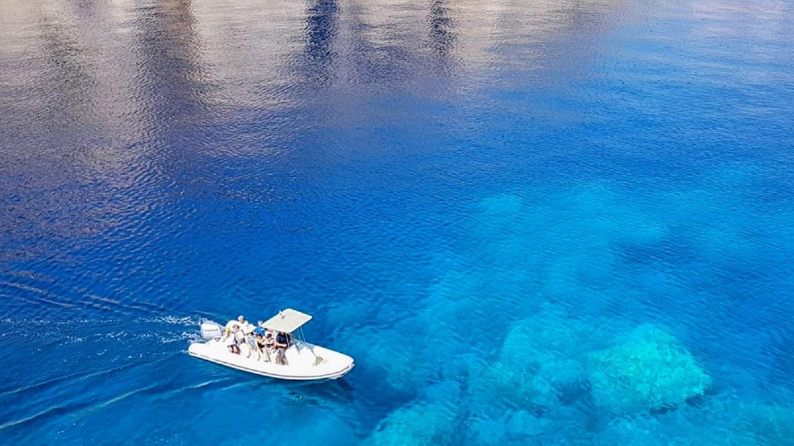 Why a Well-Designed RIB Boat Matters More Than a Fancy One on a Blue Cave Tour